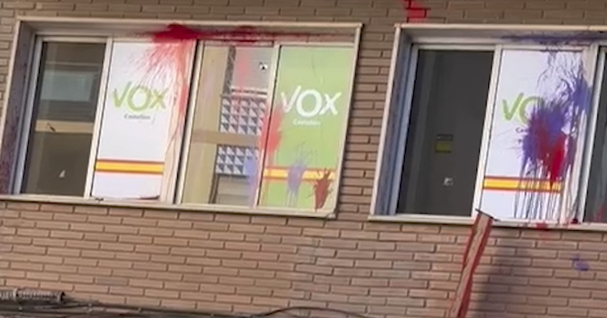 Atacan la sede de Vox en Castellón: rompen cristales y lanzan pintura y ...