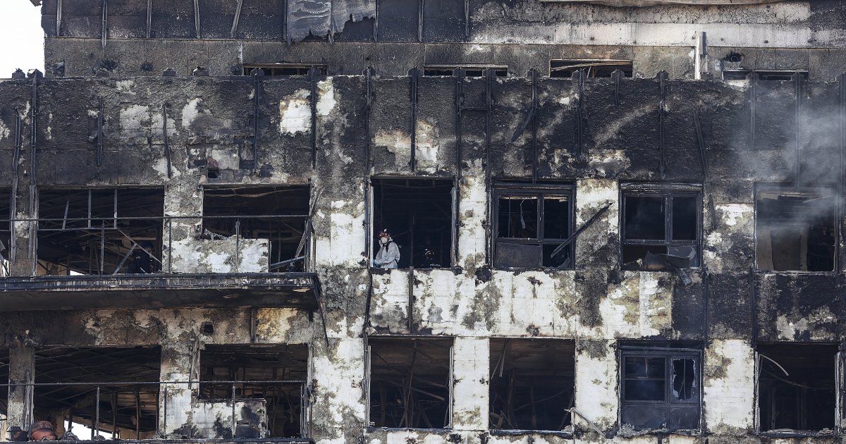 Comienzan los trabajos de desescombro del edificio incendiado en ...