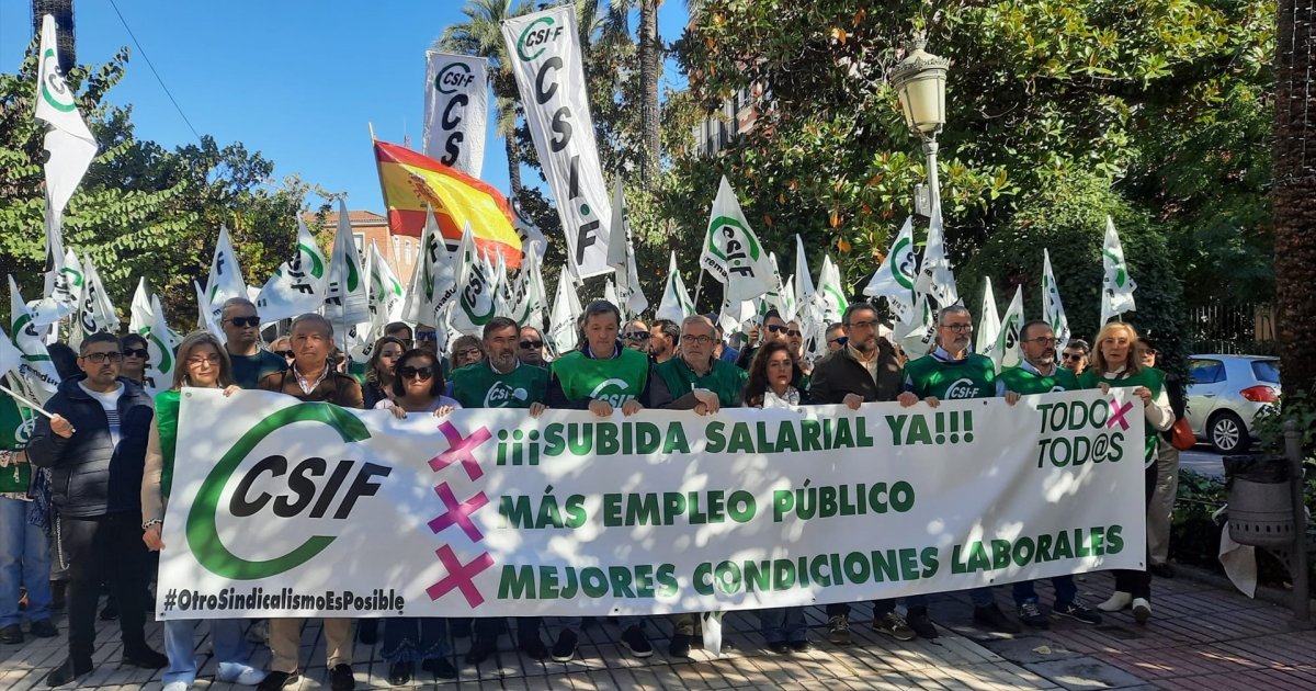 El CSIF prepara paros «o incluso una huelga» de funcionarios para ...