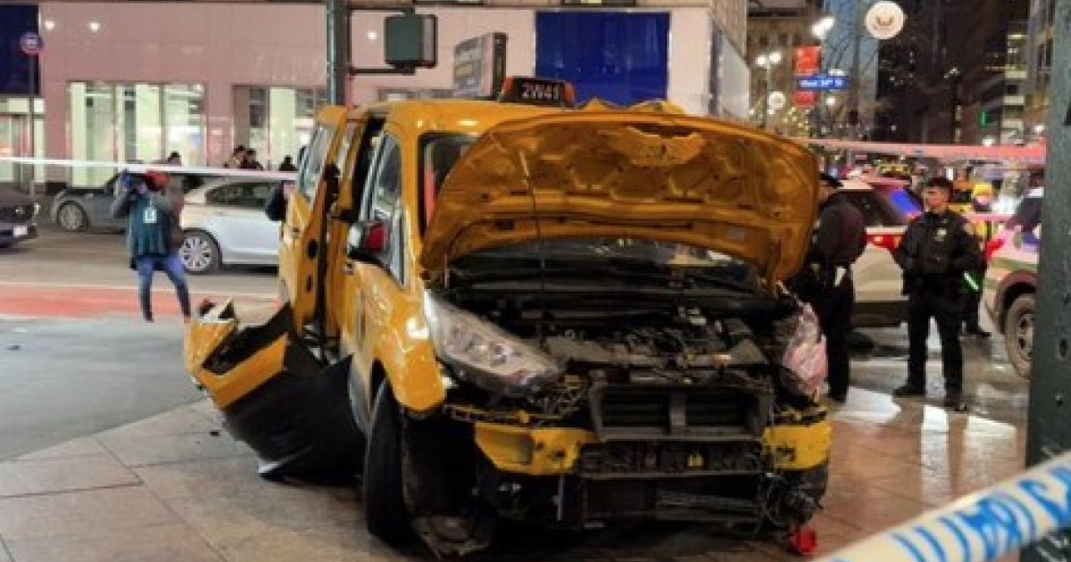 Un taxi atropella a varios peatones en Nueva York el día de Navidad
