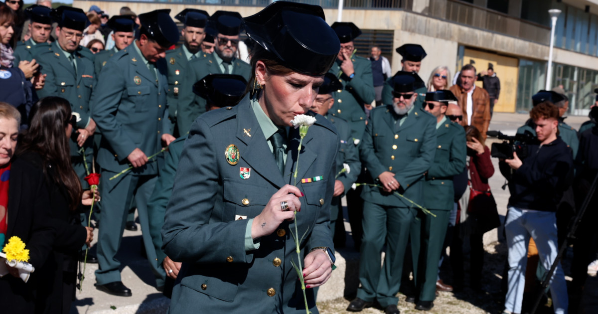 Emotivo homenaje a los dos guardias civiles asesinados en Barbate hace ...
