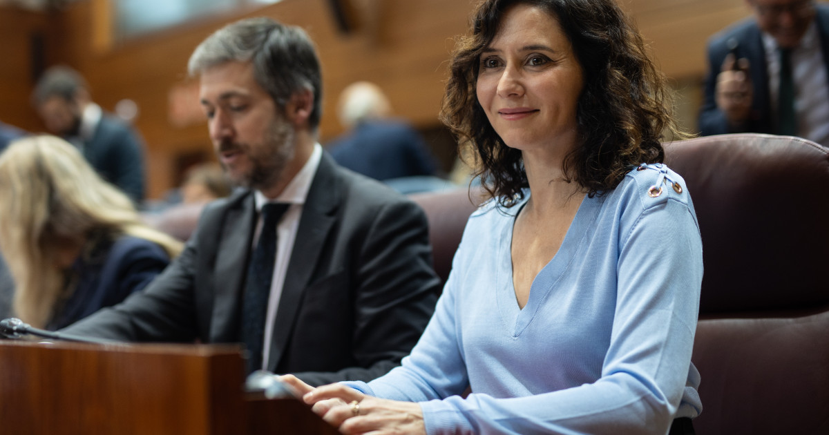Ayuso asiste al Pleno de la Asamblea de Madrid con el reparto de menas ...