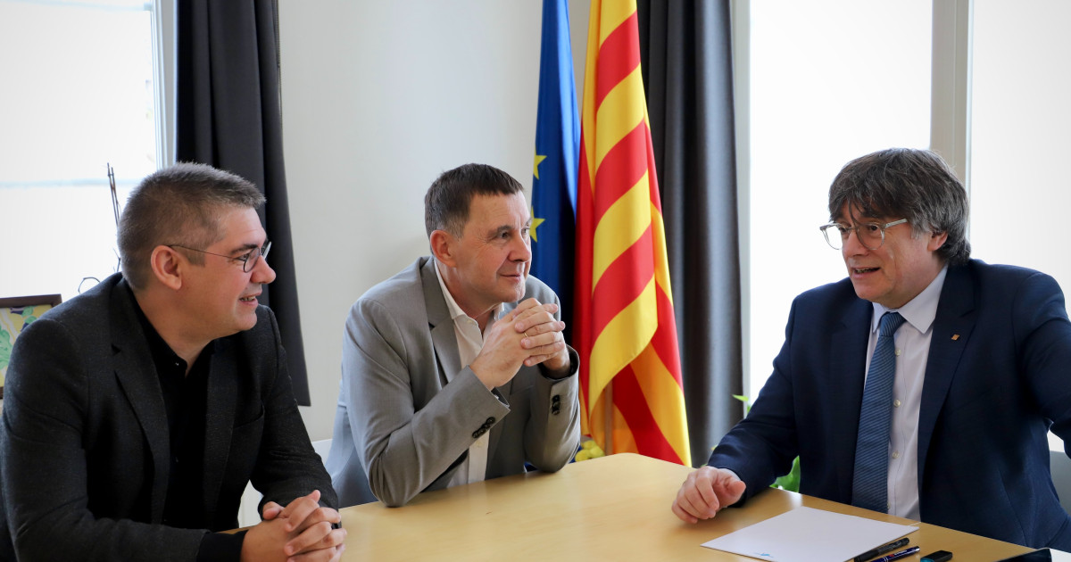 Inquietud en el PSOE y enfado en ERC por la reunión entre Puigdemont y ...