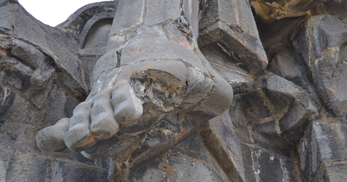 Cascotes del tamaño de una sandía: la desidia arruina la obra de Juan ...