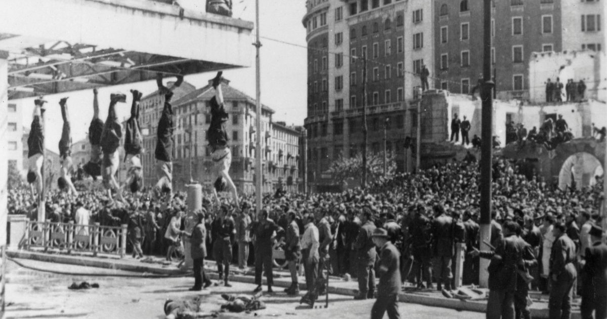 Mussolini fue fusilado y su cadáver expuesto en una plaza de Milán ...
