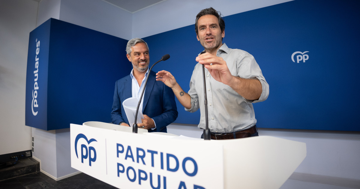 Borja Sémper y Juan Bravo ofrecen una rueda de prensa, en directo
