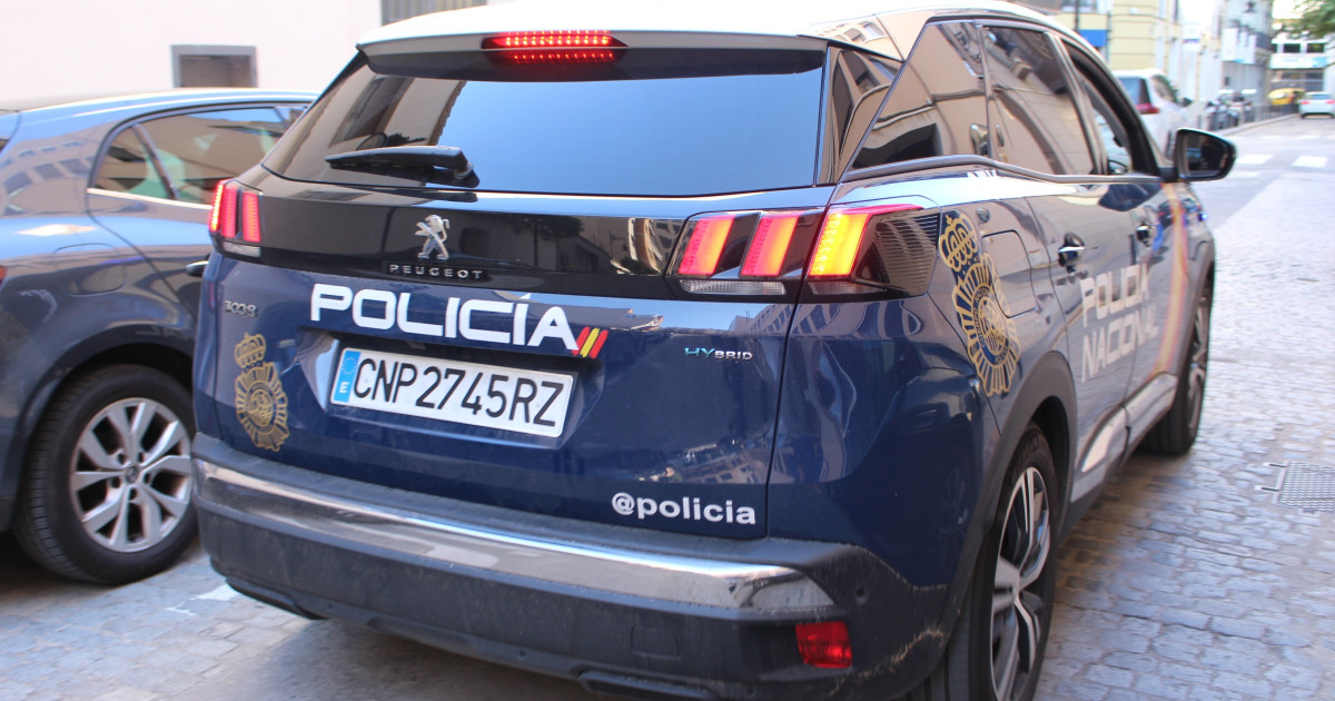La Policía investiga la muerte de un hombre dentro de su coche en un ...