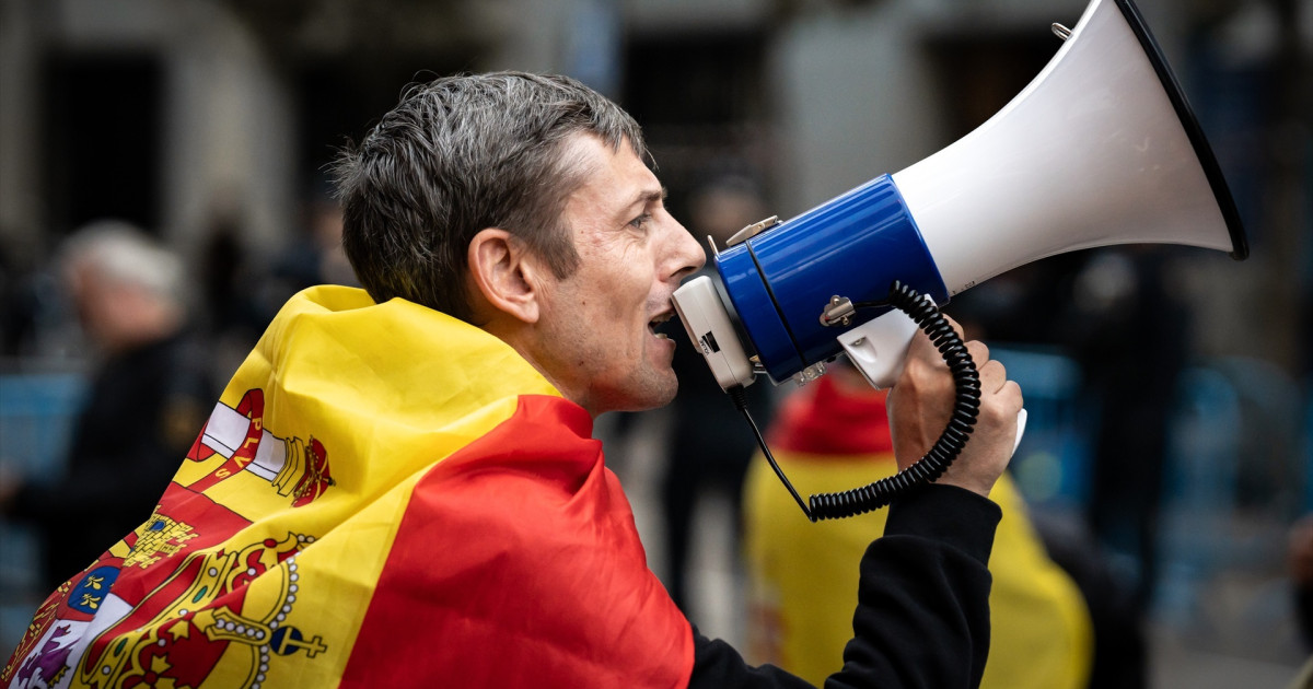 Concentración contra el Gobierno de Sánchez en la Moncloa, en directo