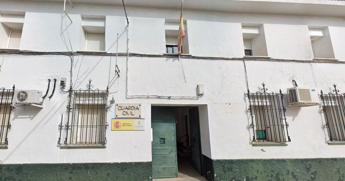 Mata a su madre y se entrega en el cuartel de la Guardia Civil en Brenes