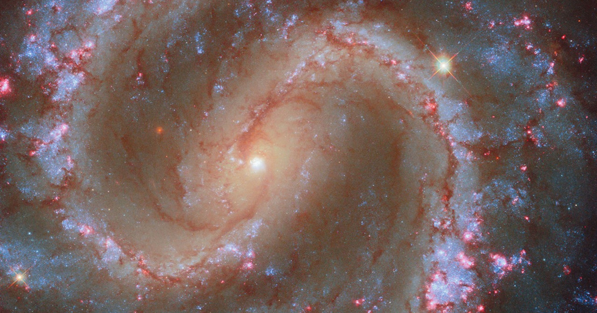 La impresionante imagen del Hubble que revela el corazón de una galaxia ...