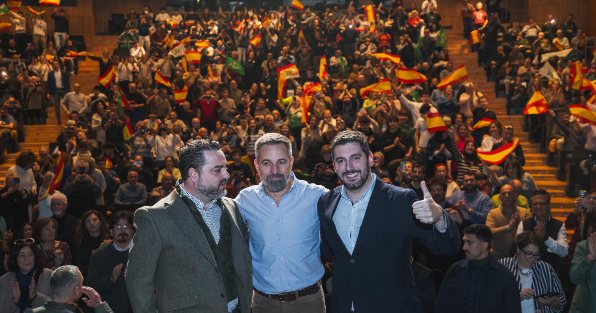 Abascal explota tras el accidente de Adamuz: «Se han gastado el dinero de  las vías en p*t*s»