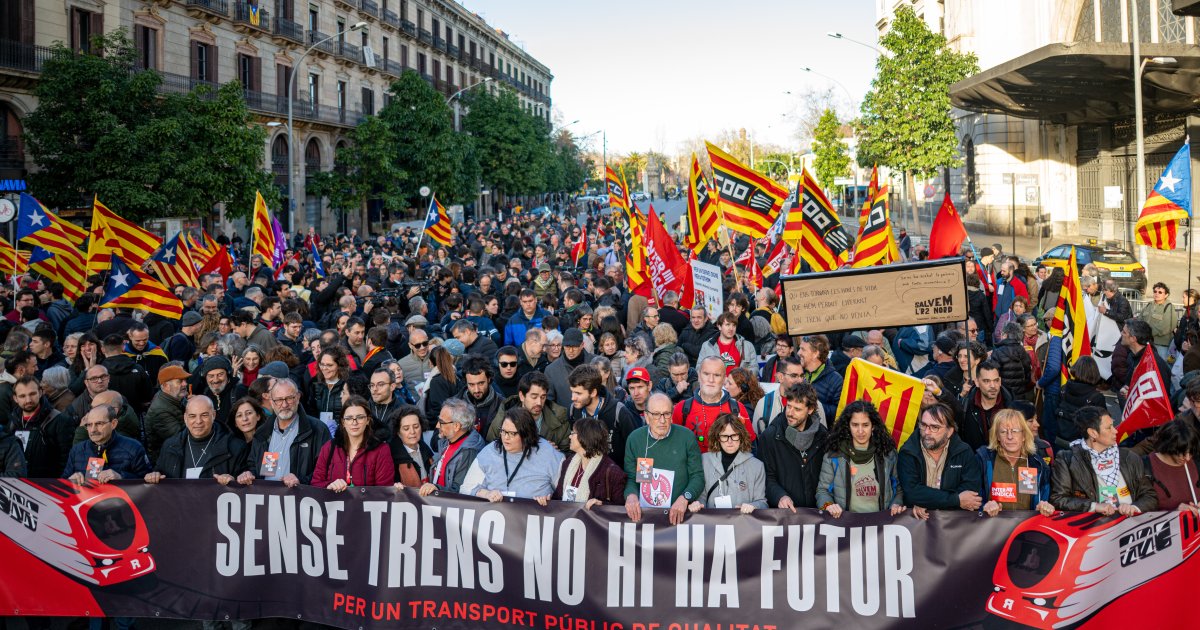 Miles de personas salen a las calles de Barcelona para denunciar la ...