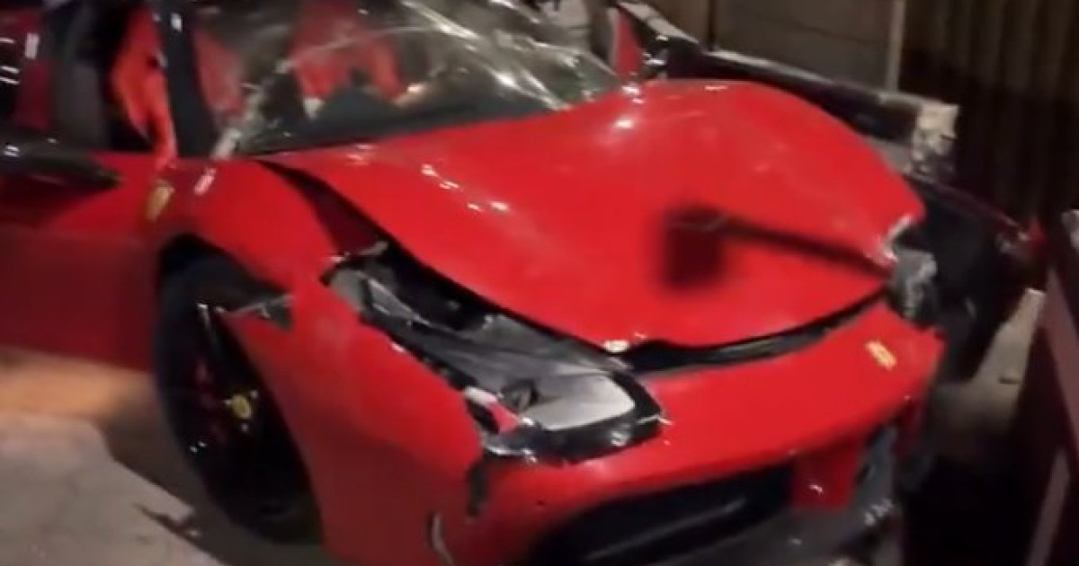 Siniestra un Ferrari de un acelerón a las puertas de una discoteca de ...