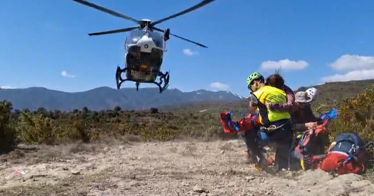 Vea el vídeo del rescate a un senderista de 65 años herido en el ...