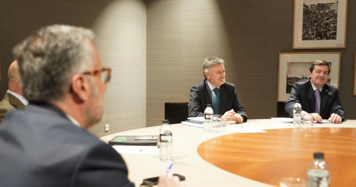 La primera reunión entre PP y Vox fracasa y pone en duda un Gobierno de ...