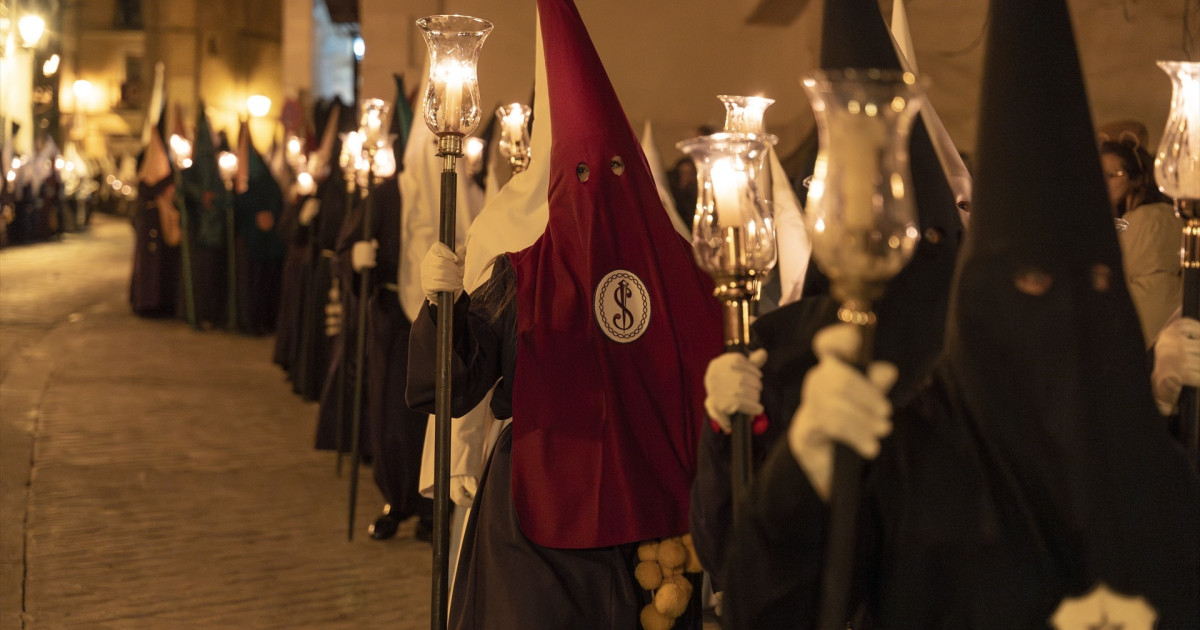 Procesión del Santo Entierro de Cuenca en Viernes Santo, en directo